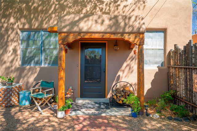 947 Lopez 2, Santa Fe, NM 87501
