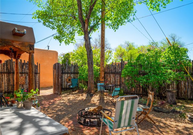 947 Lopez 2, Santa Fe, NM 87501