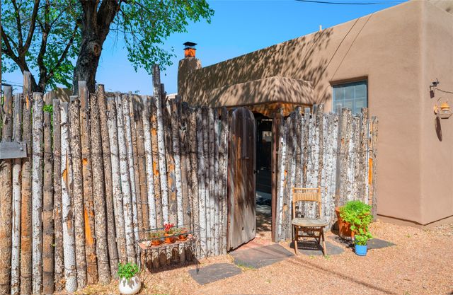947 Lopez 2, Santa Fe, NM 87501