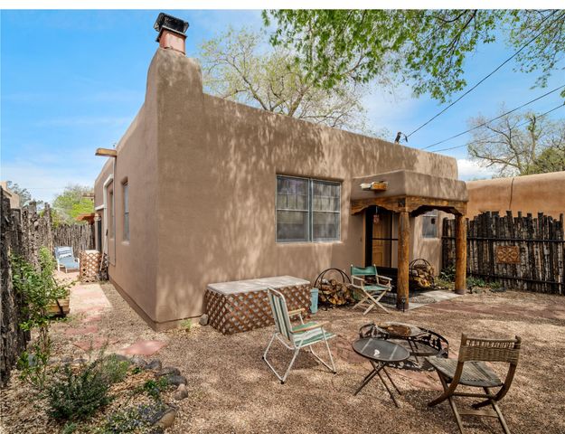 947 Lopez 2, Santa Fe, NM 87501