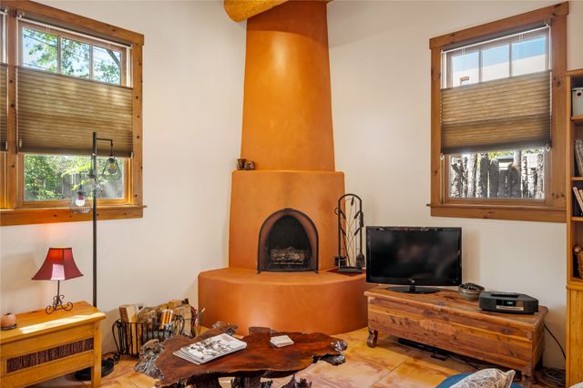 947 Lopez 2, Santa Fe, NM 87501