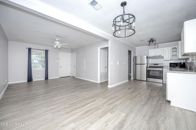 201 Audrey Circle, Ocean Springs, MS 39564