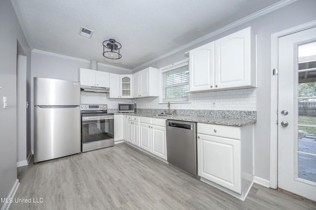 201 Audrey Circle, Ocean Springs, MS 39564