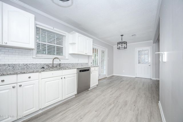 201 Audrey Circle, Ocean Springs, MS 39564