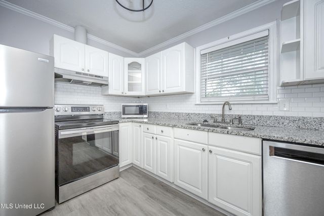 201 Audrey Circle, Ocean Springs, MS 39564
