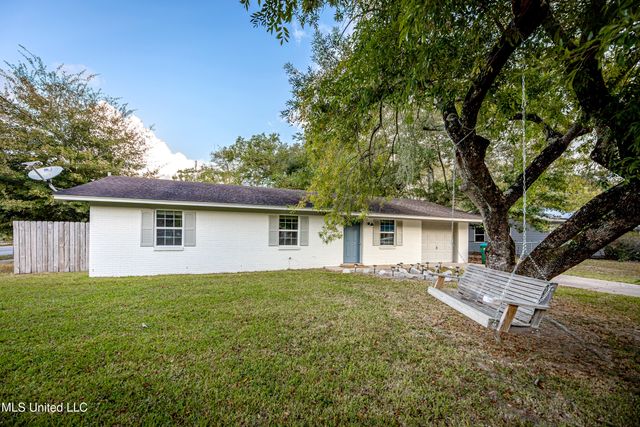 201 Audrey Circle, Ocean Springs, MS 39564