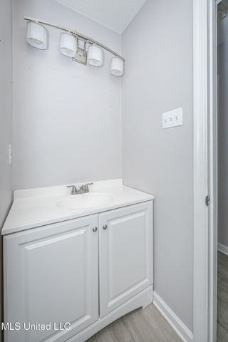 201 Audrey Circle, Ocean Springs, MS 39564