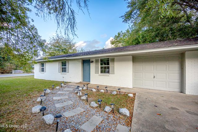 201 Audrey Circle, Ocean Springs, MS 39564