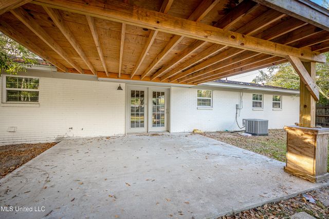 201 Audrey Circle, Ocean Springs, MS 39564