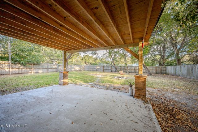 201 Audrey Circle, Ocean Springs, MS 39564