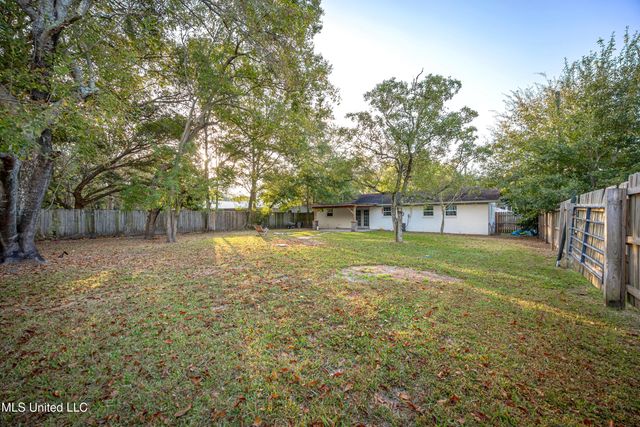 201 Audrey Circle, Ocean Springs, MS 39564