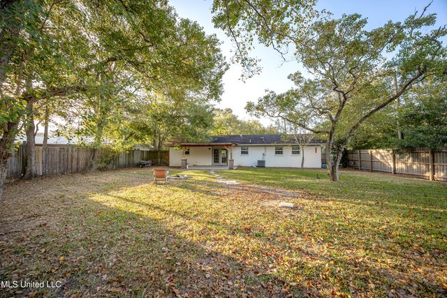 201 Audrey Circle, Ocean Springs, MS 39564