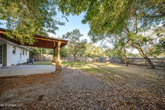 201 Audrey Circle, Ocean Springs, MS 39564