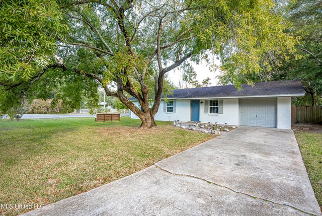 201 Audrey Circle, Ocean Springs, MS 39564
