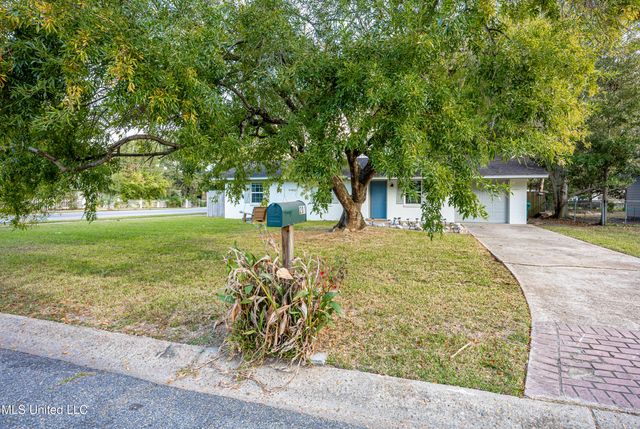201 Audrey Circle, Ocean Springs, MS 39564