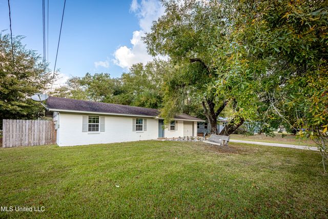 201 Audrey Circle, Ocean Springs, MS 39564