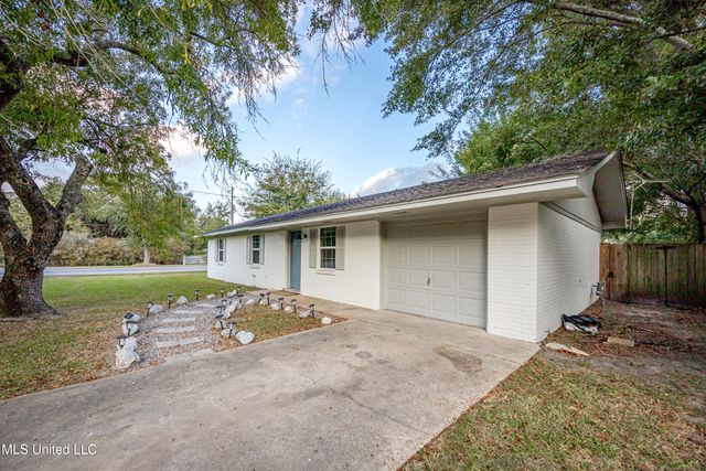 201 Audrey Circle, Ocean Springs, MS 39564