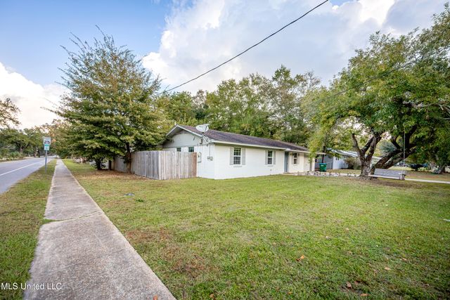 201 Audrey Circle, Ocean Springs, MS 39564