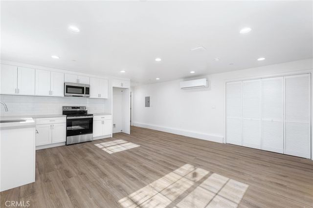 498 A E 52nd, Long Beach, CA 90805