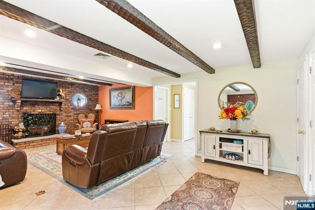 320 Horseneck Road, Fairfield, NJ 07004