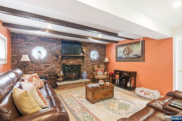 320 Horseneck Road, Fairfield, NJ 07004