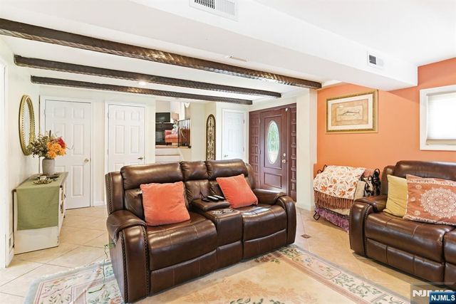 320 Horseneck Road, Fairfield, NJ 07004