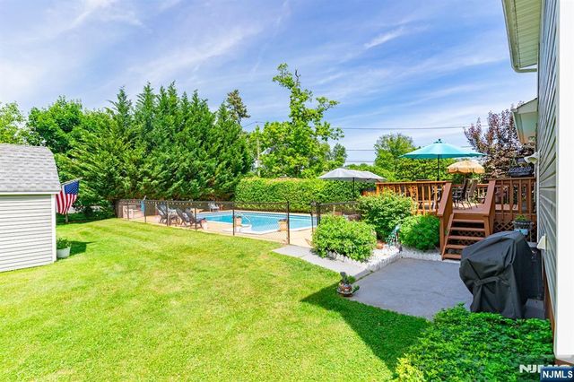 320 Horseneck Road, Fairfield, NJ 07004