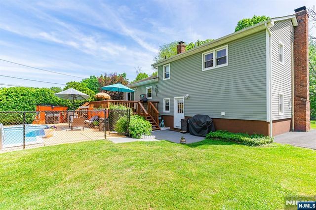 320 Horseneck Road, Fairfield, NJ 07004