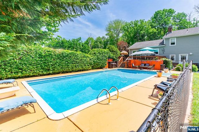 320 Horseneck Road, Fairfield, NJ 07004