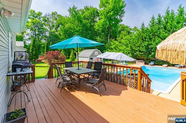 320 Horseneck Road, Fairfield, NJ 07004