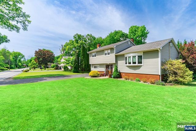 320 Horseneck Road, Fairfield, NJ 07004