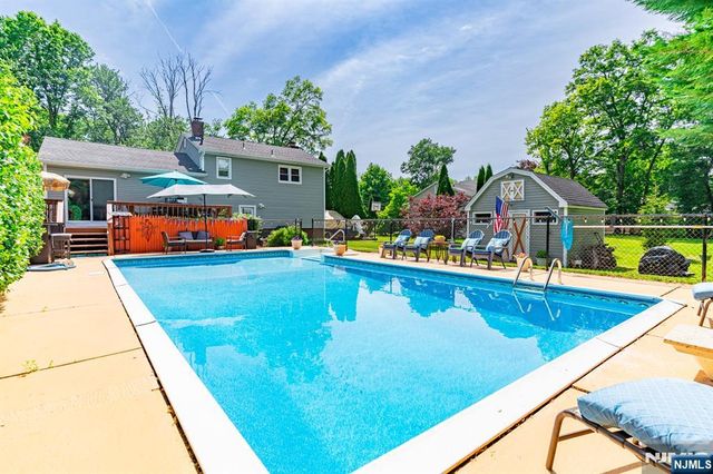 320 Horseneck Road, Fairfield, NJ 07004
