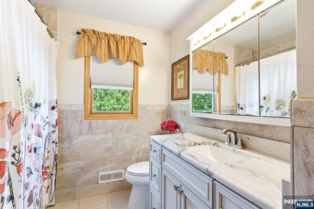 320 Horseneck Road, Fairfield, NJ 07004