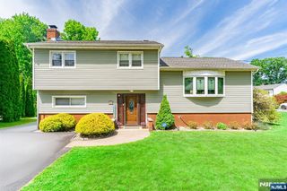 320 Horseneck Road, Fairfield, NJ 07004
