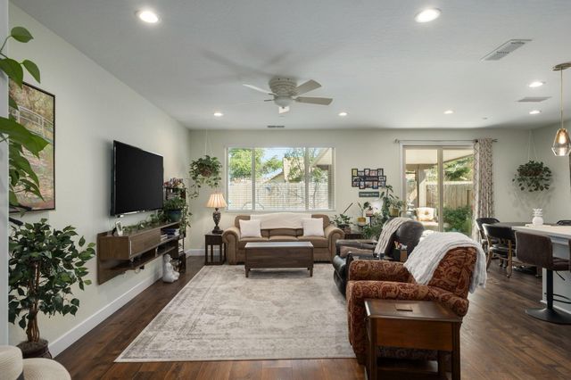 3132 S Kennedy Street, Visalia, CA 93292