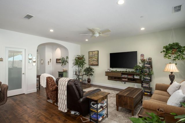 3132 S Kennedy Street, Visalia, CA 93292