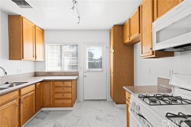 17414 Burma Street, Encino (los Angeles), CA 91316