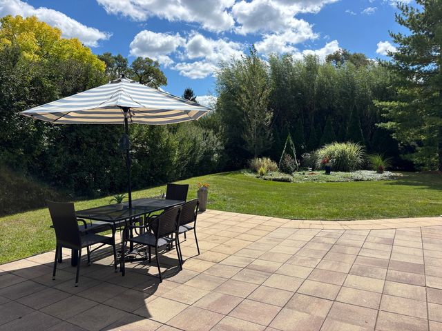 2S590 Seraph Holmes Court, Warrenville, IL 60555