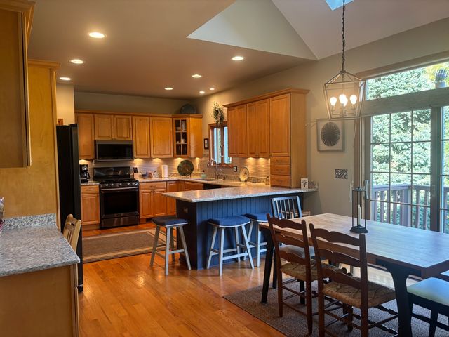 2S590 Seraph Holmes Court, Warrenville, IL 60555