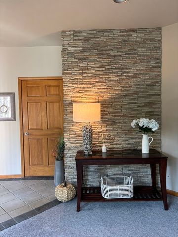 2S590 Seraph Holmes Court, Warrenville, IL 60555