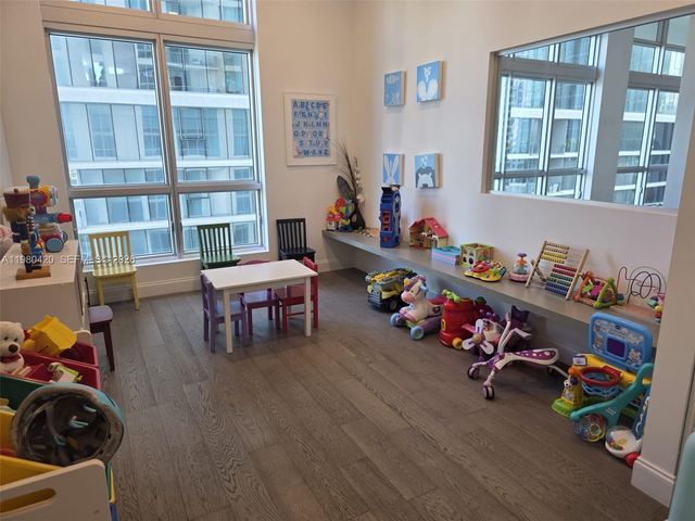 300 S Biscayne Blvd 2311, Miami, FL 33131