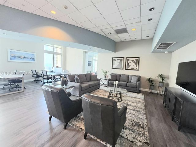 300 S Biscayne Blvd 2311, Miami, FL 33131