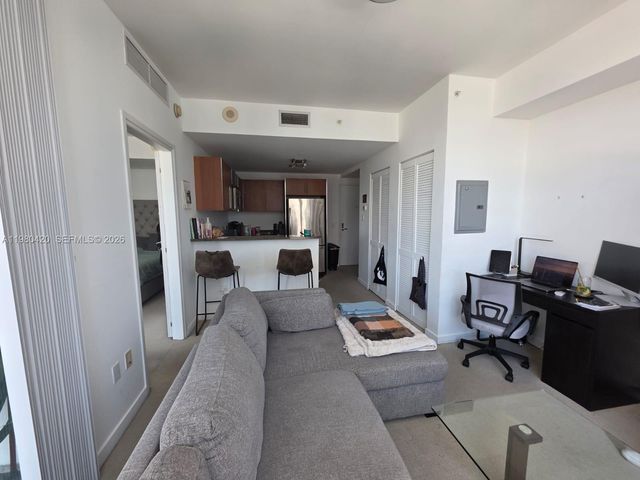 300 S Biscayne Blvd 2311, Miami, FL 33131