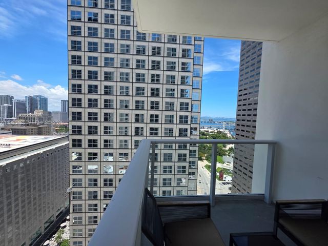 300 S Biscayne Blvd 2311, Miami, FL 33131