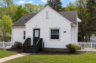 48 Sidney Street E, Saint Paul, MN 55107