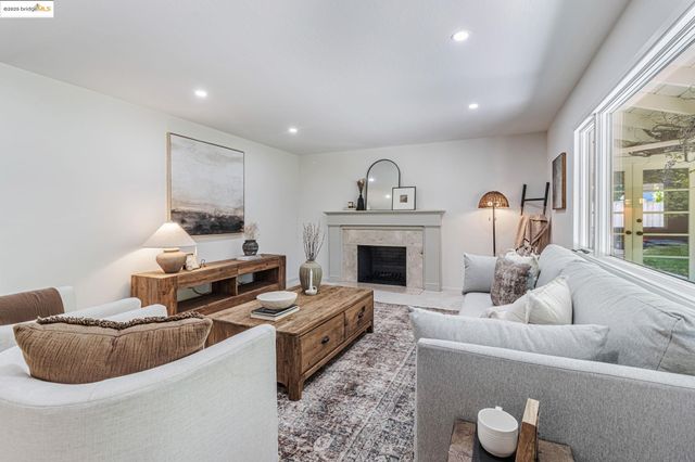 545 Silverado Dr, Lafayette, CA 94549