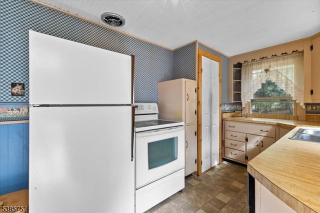 31 Stover Ave, Milford Boro, NJ 08848