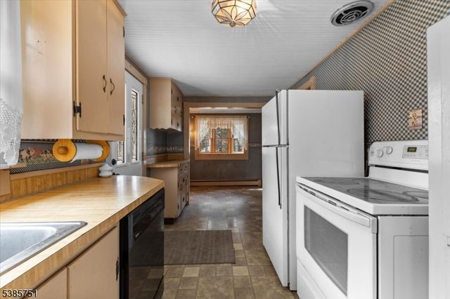 31 Stover Ave, Milford Boro, NJ 08848