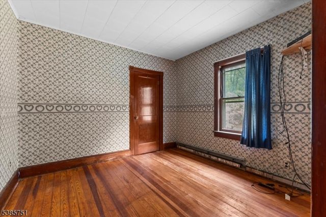 31 Stover Ave, Milford Boro, NJ 08848