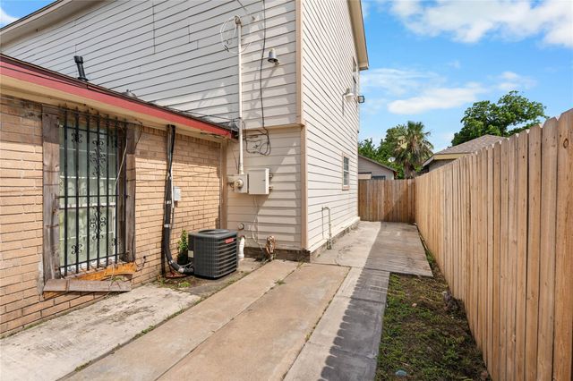 6917 Palestine Street, Houston, TX 77020